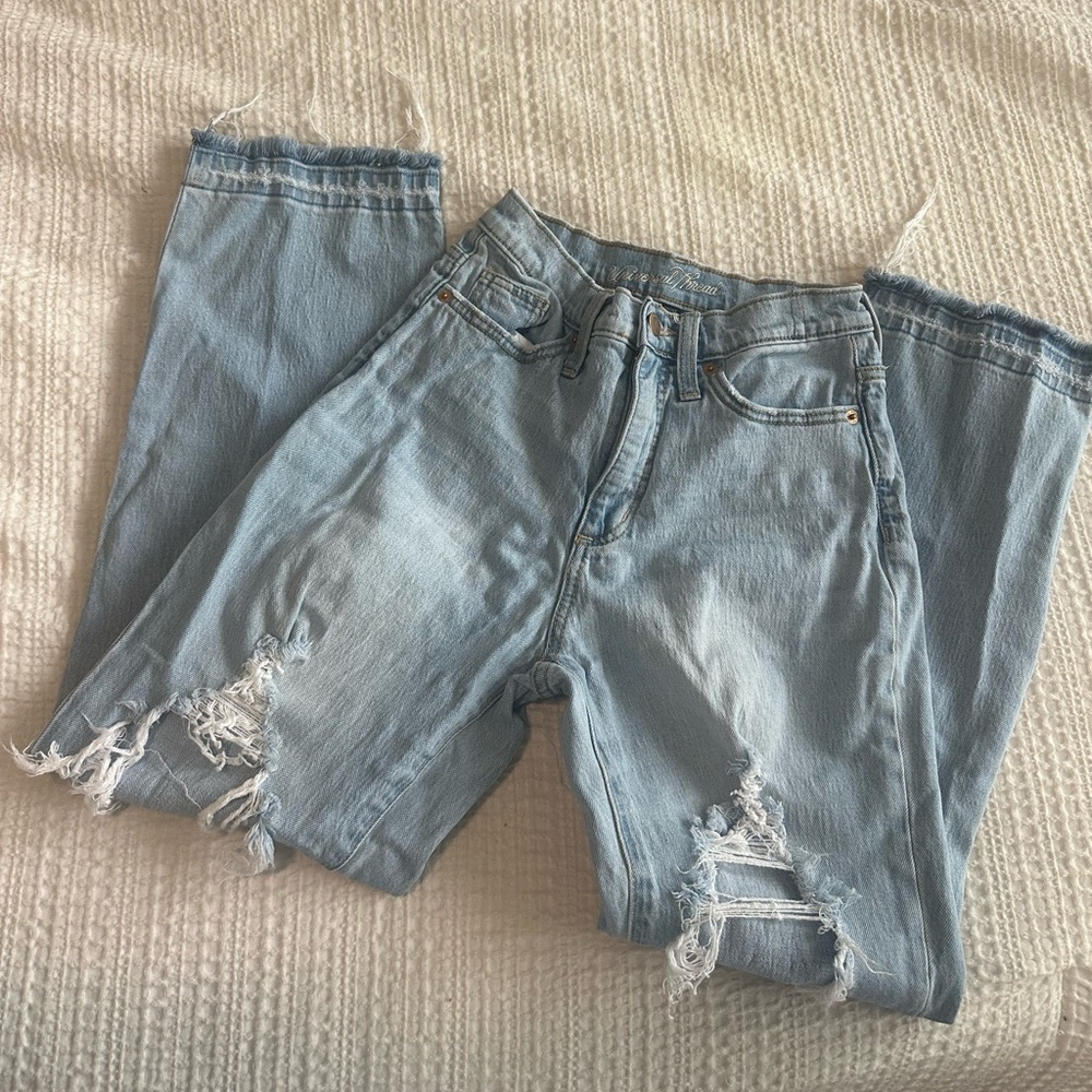 Universal Threads Light Blue Distressed Jeans - Picture 5 of 6